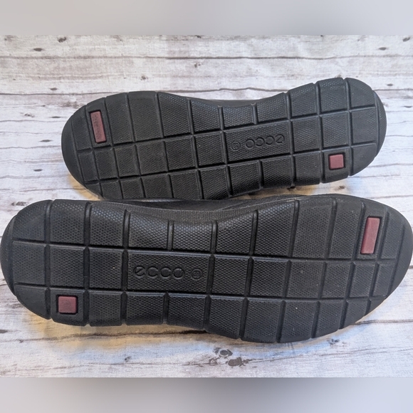 Ecco Size 39 Slip On Black Leather 8.5 US Size Excellent Condition - Picture 10 of 14